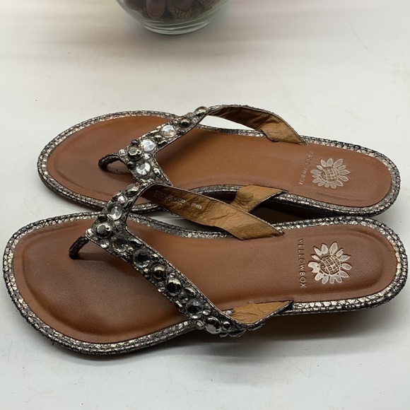 Yellow Box silver Rhinestone Embellished Flio Flop Sz 7. FFT0551B - Picture 5 of 9